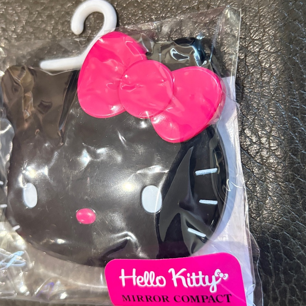 Hello kitty pink and black mirror compact - Picture 3 of 4